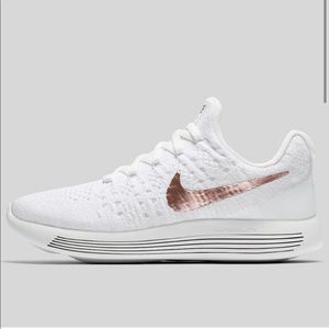 Nike LunarEpic Low Flyknit running shoe (rose gold/white)